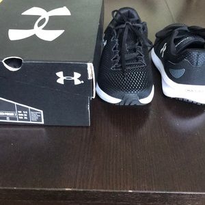 Under Armour SIZE 8 Sneaker